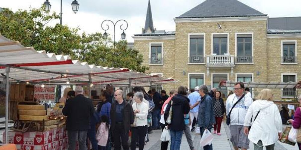 Action Cœur de Ville Les Mureaux : retour du marché sur la Place de la mairie